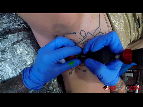 ❤️ Musikana ane nyora zvakanyanya Sully Savage akawana tattoo pa clitoris yake kwatiri sn.dewporn.ru ❤